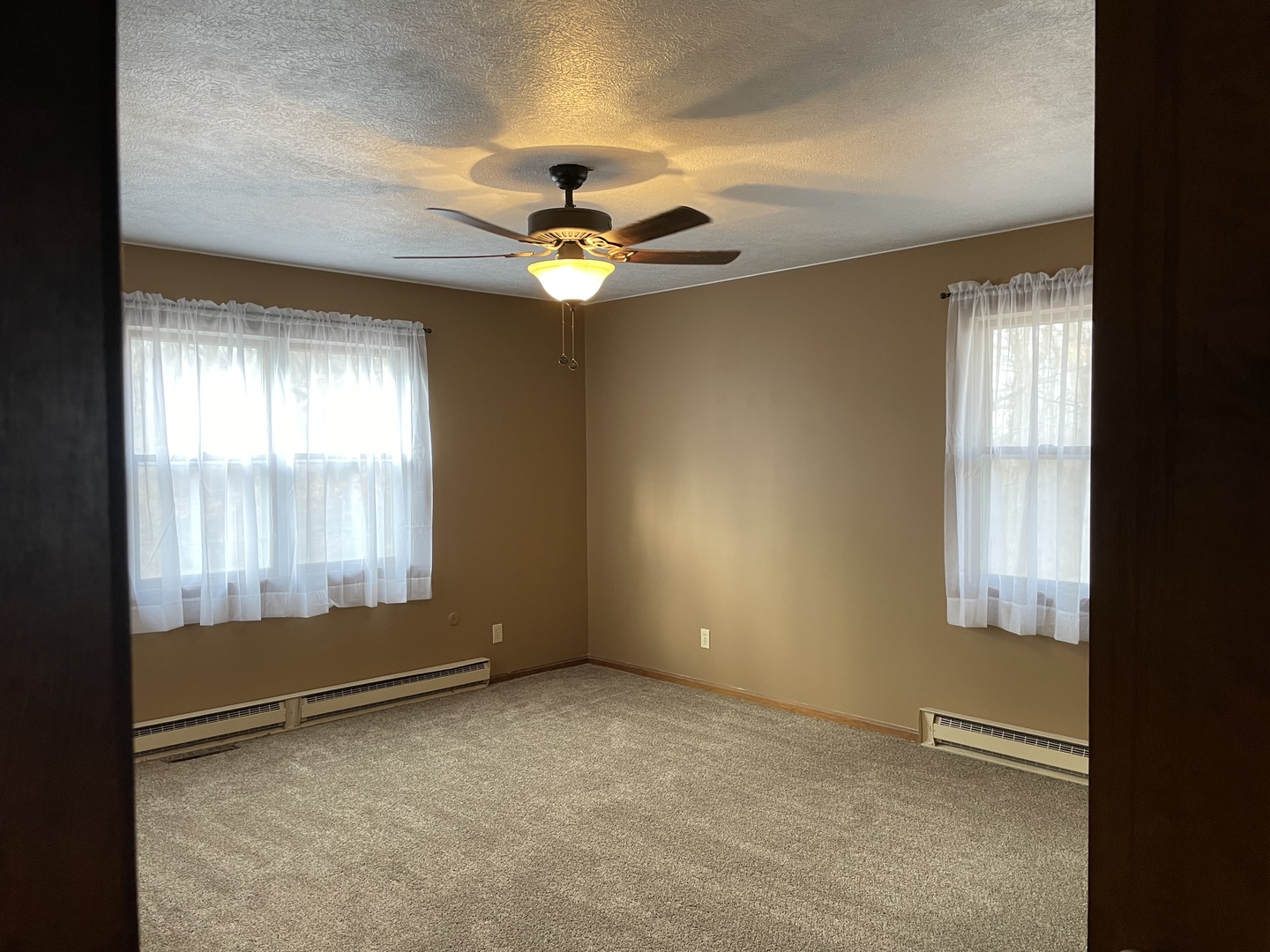 5650 West Bluff Road Morris, IL 60450 - Photo 22 of 53 an empty room with windows and fan
