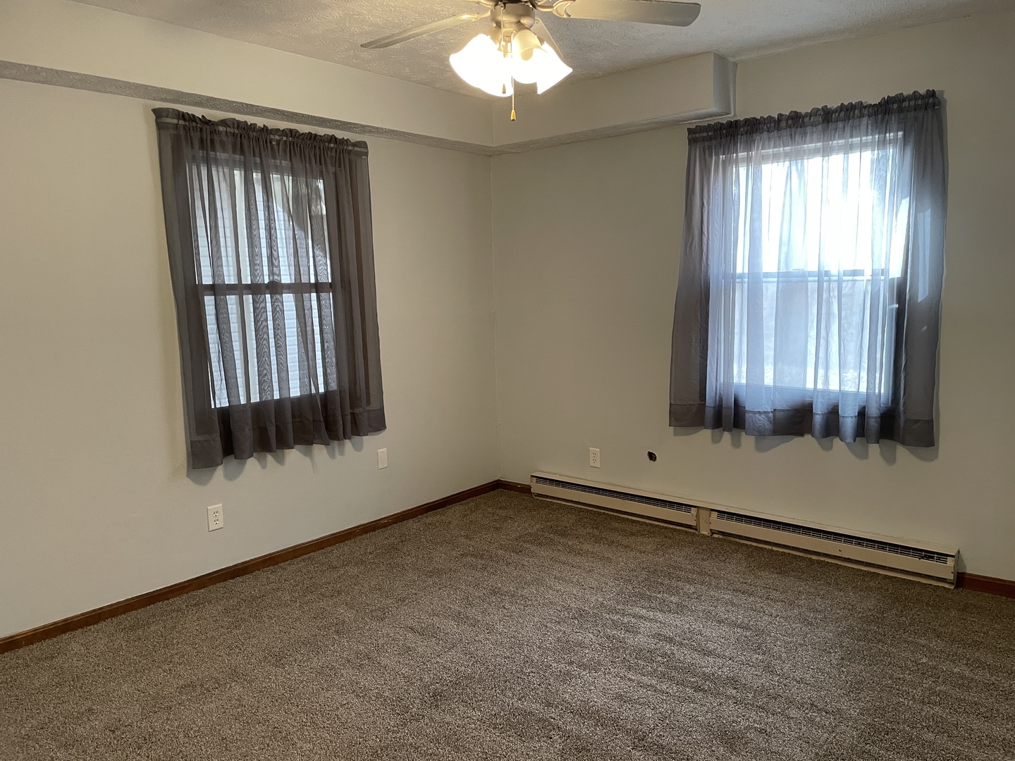 5650 West Bluff Road Morris, IL 60450 - Photo 47 of 53 an empty room with windows