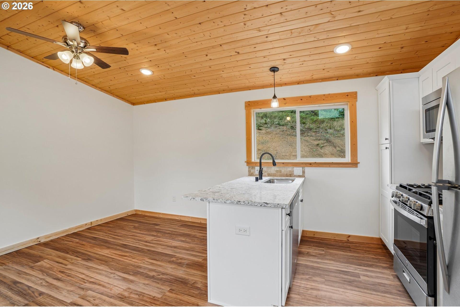 1836 Hazel Dell Road Castle Rock, WA 98611 - Photo 7 of 35 Gallery Image 7