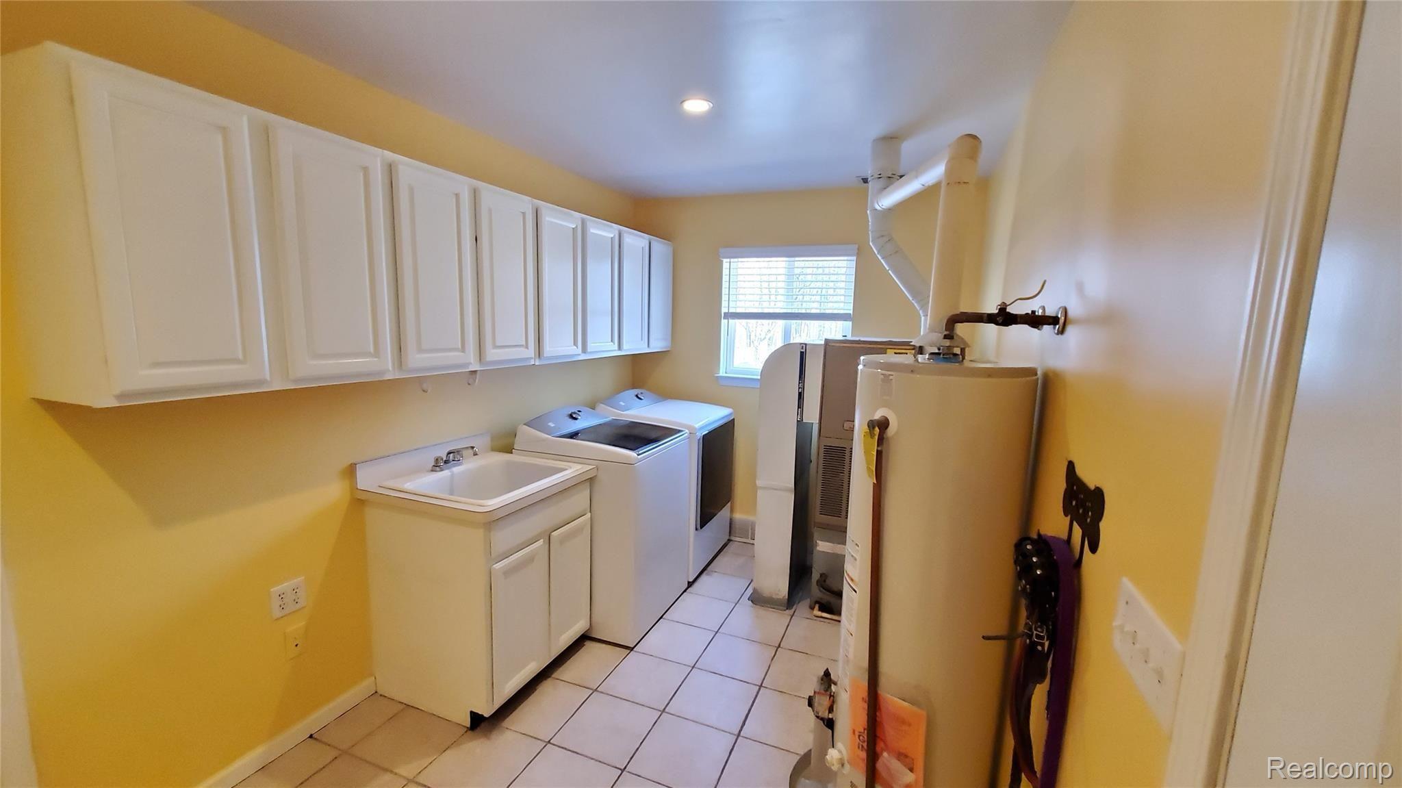 9599 Nook Road Algonac, MI 48001 - Photo 16 of 32 Nook Laundry 2.jpg