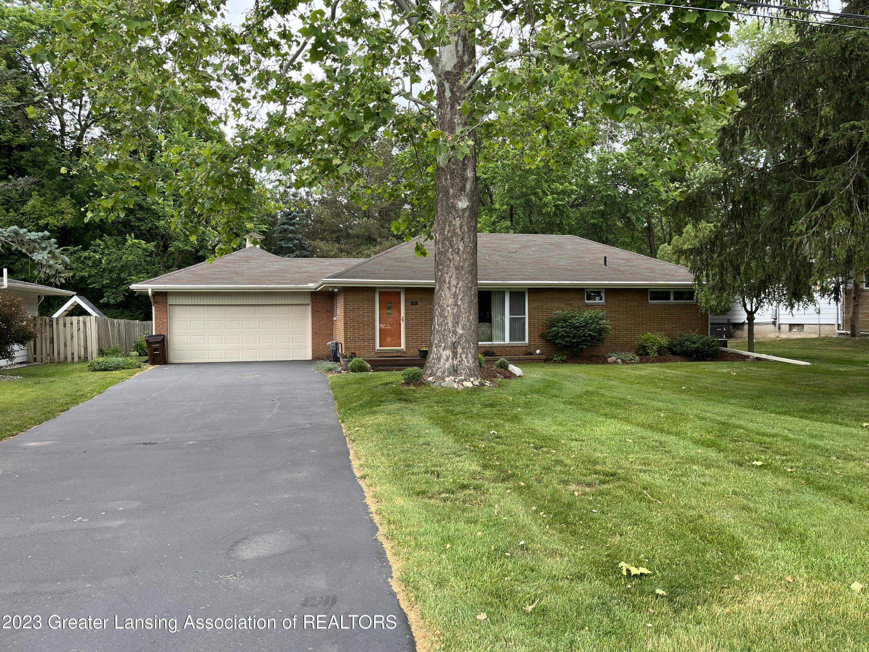 1305 Valley View Road Lansing, MI 48906 - Photo 2 of 20 Front