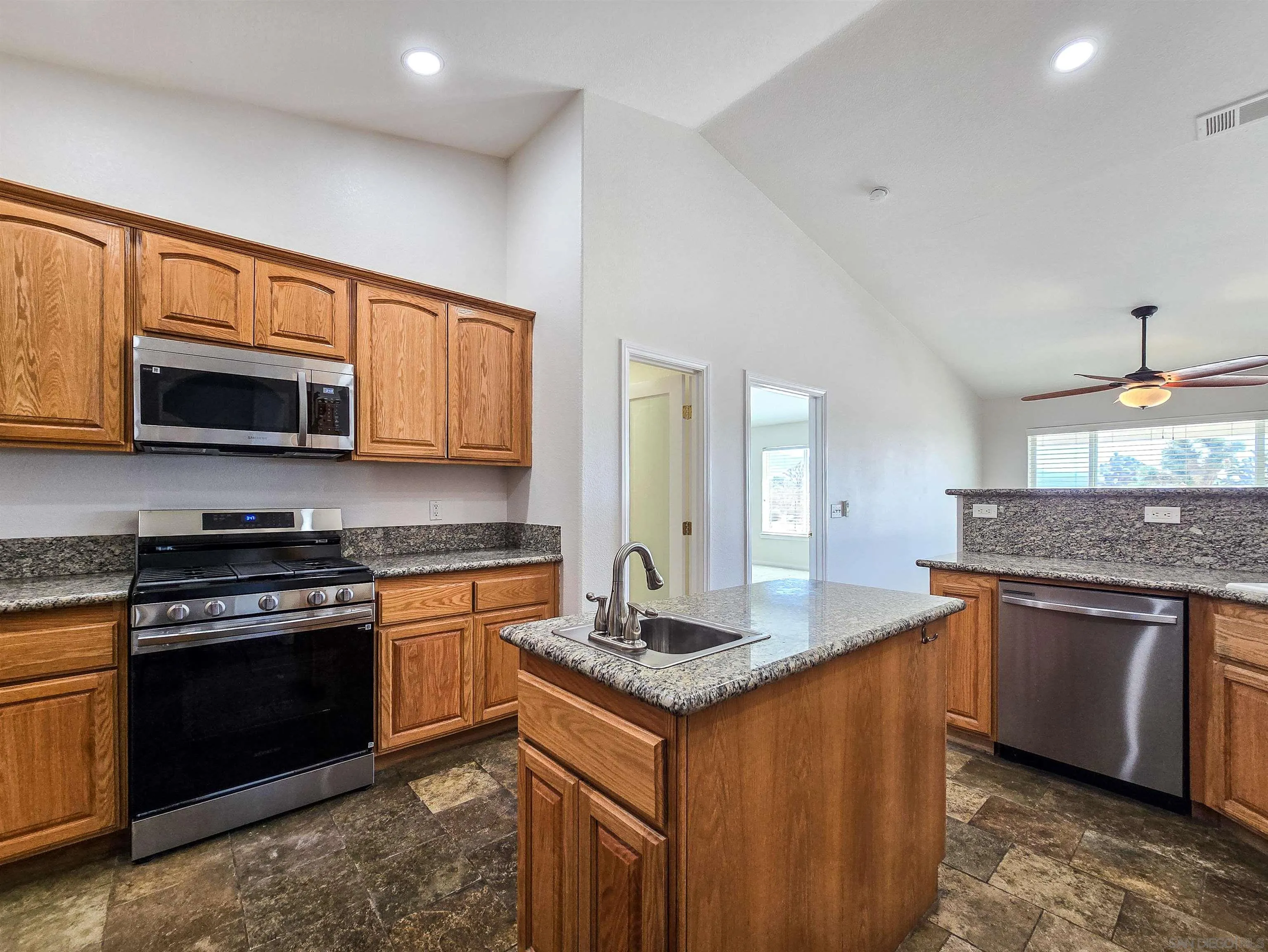 11926 Golden View Road Pinon Hills, CA 92372 - Photo 12 of 56 Gallery Image 12