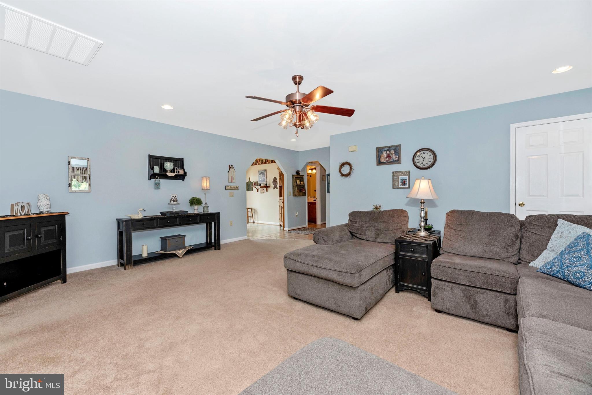 7819 Rocky Ridge Road Thurmont, MD 21788 - Photo 9 of 62 Living Room