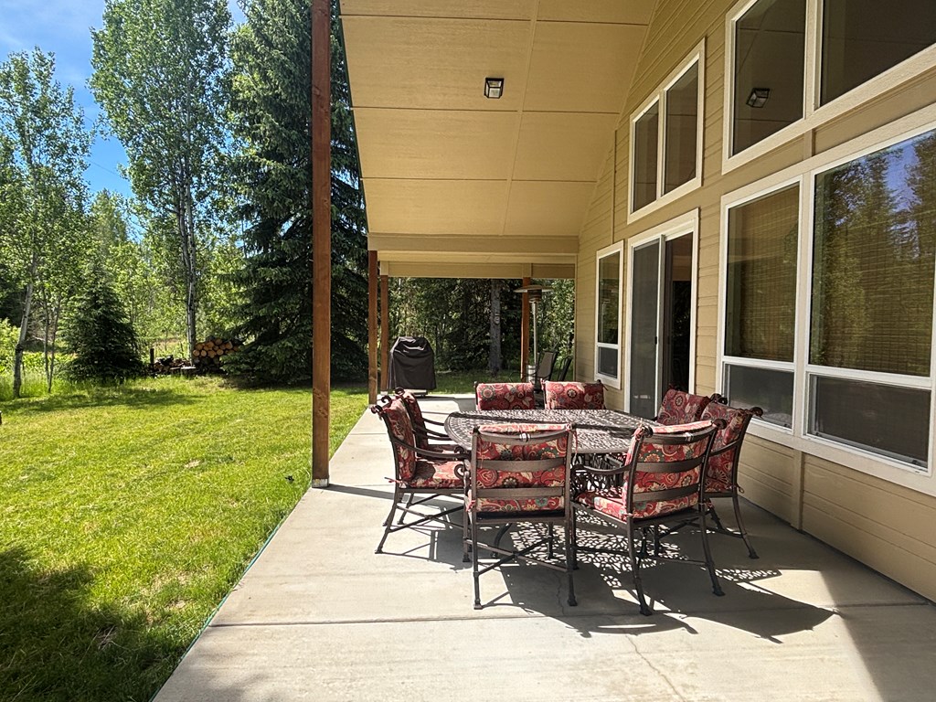 32 Shay Road Cascade, ID 83611 - Photo 10 of 40 Covered back deck
