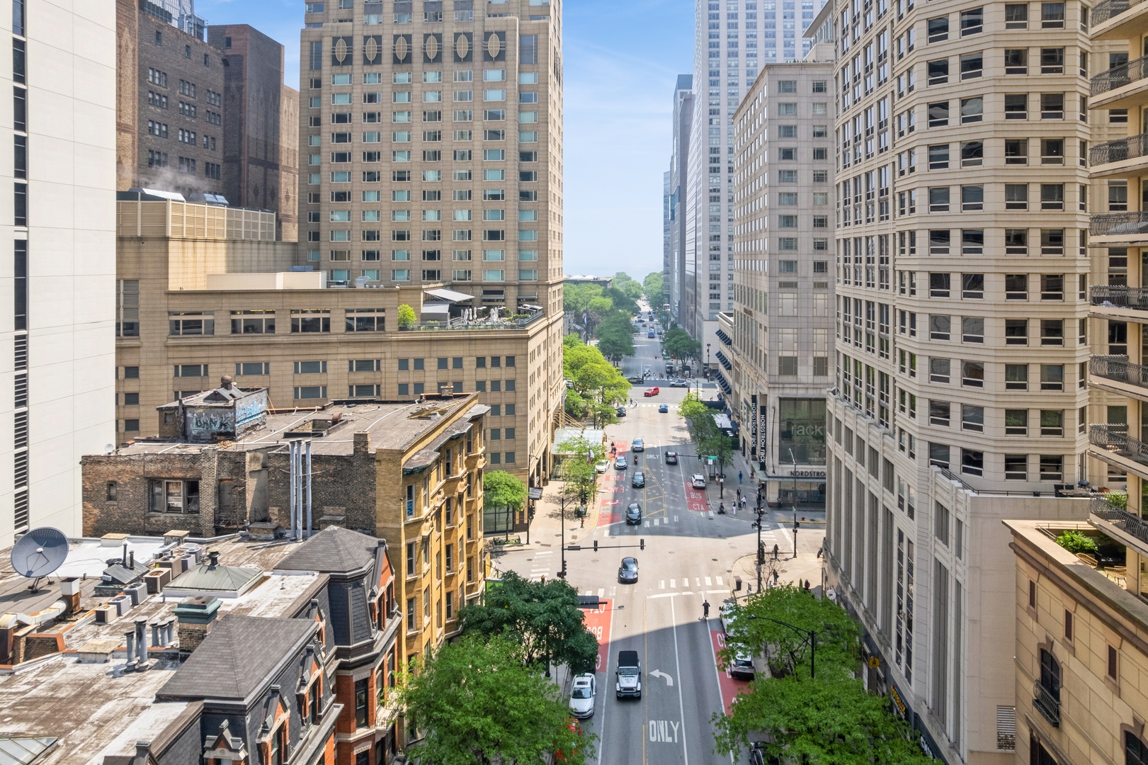 58 East Chicago Avenue Chicago, IL 60611 - Photo 11 of 27 front view of a building