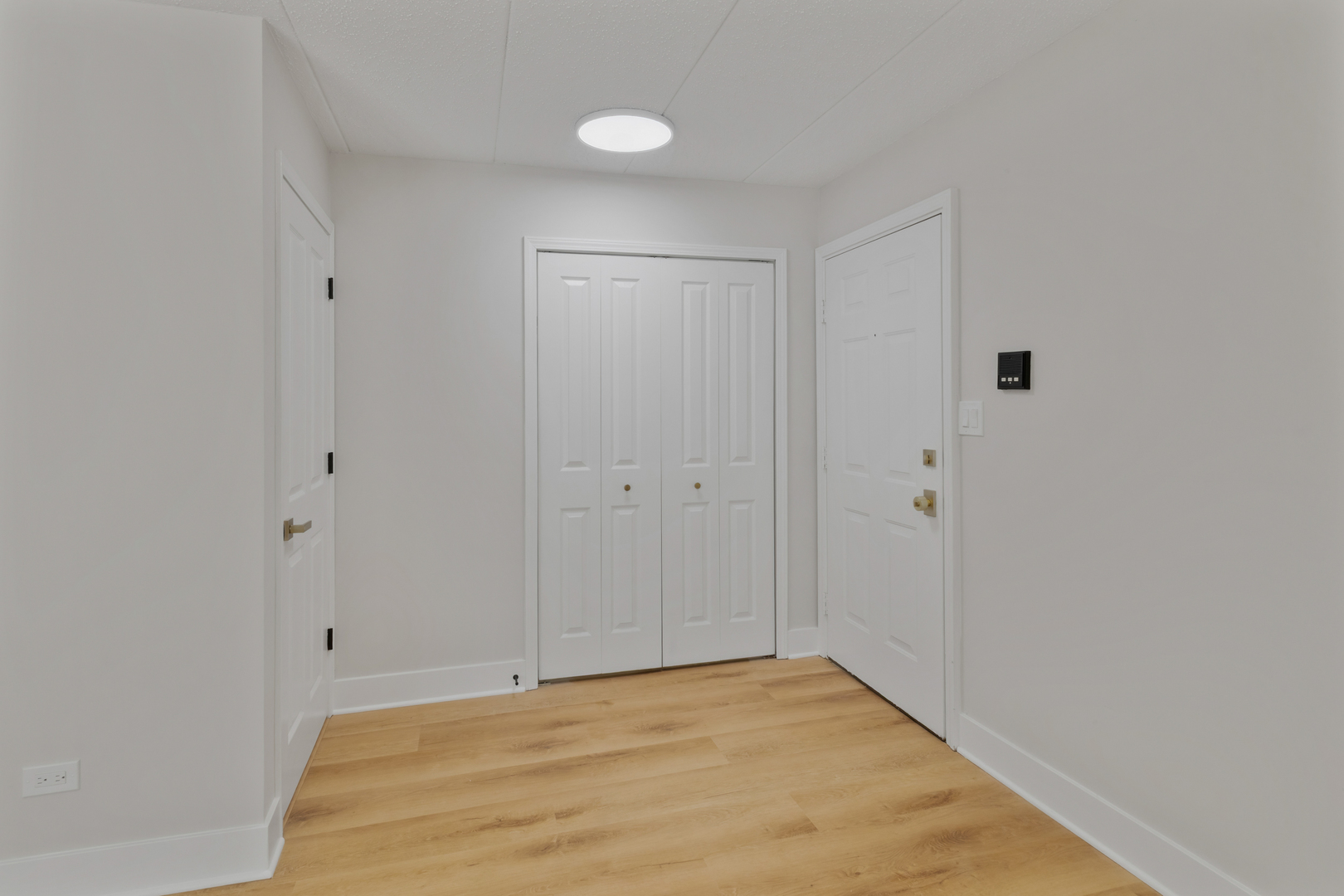 18310 Robin Lane, Unit D2 Homewood, IL 60430 - Photo 6 of 17 a view of an empty room