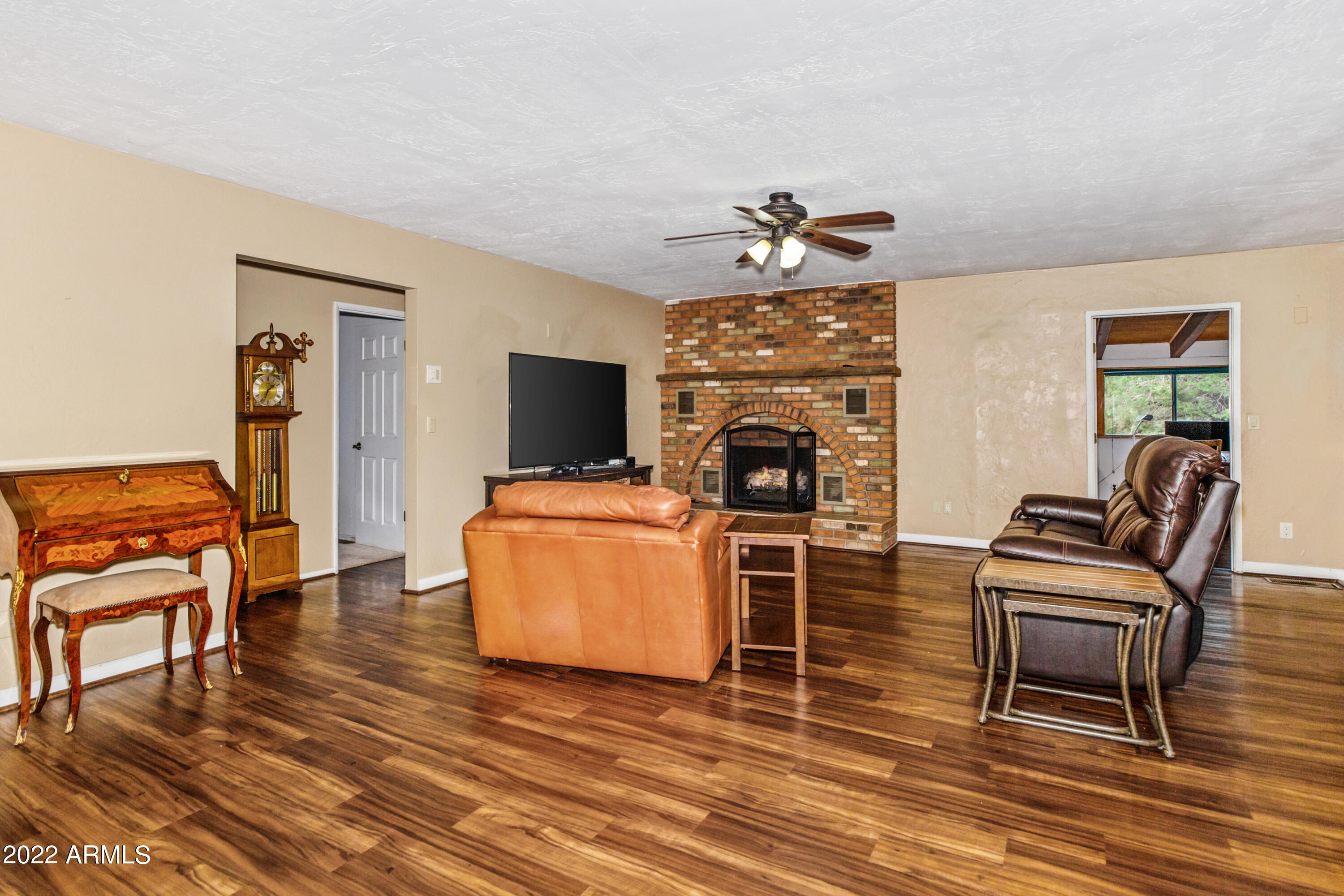 003_Living Room
