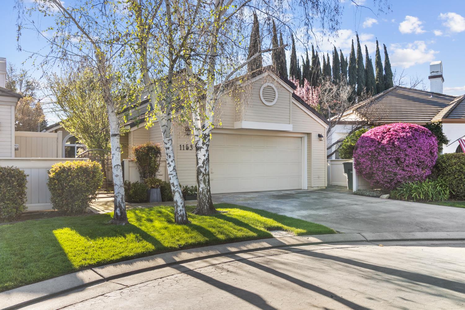 1153 Copper Lantern Court Modesto, CA 95355 - Photo 4 of 37 a view of a house with tub and yard