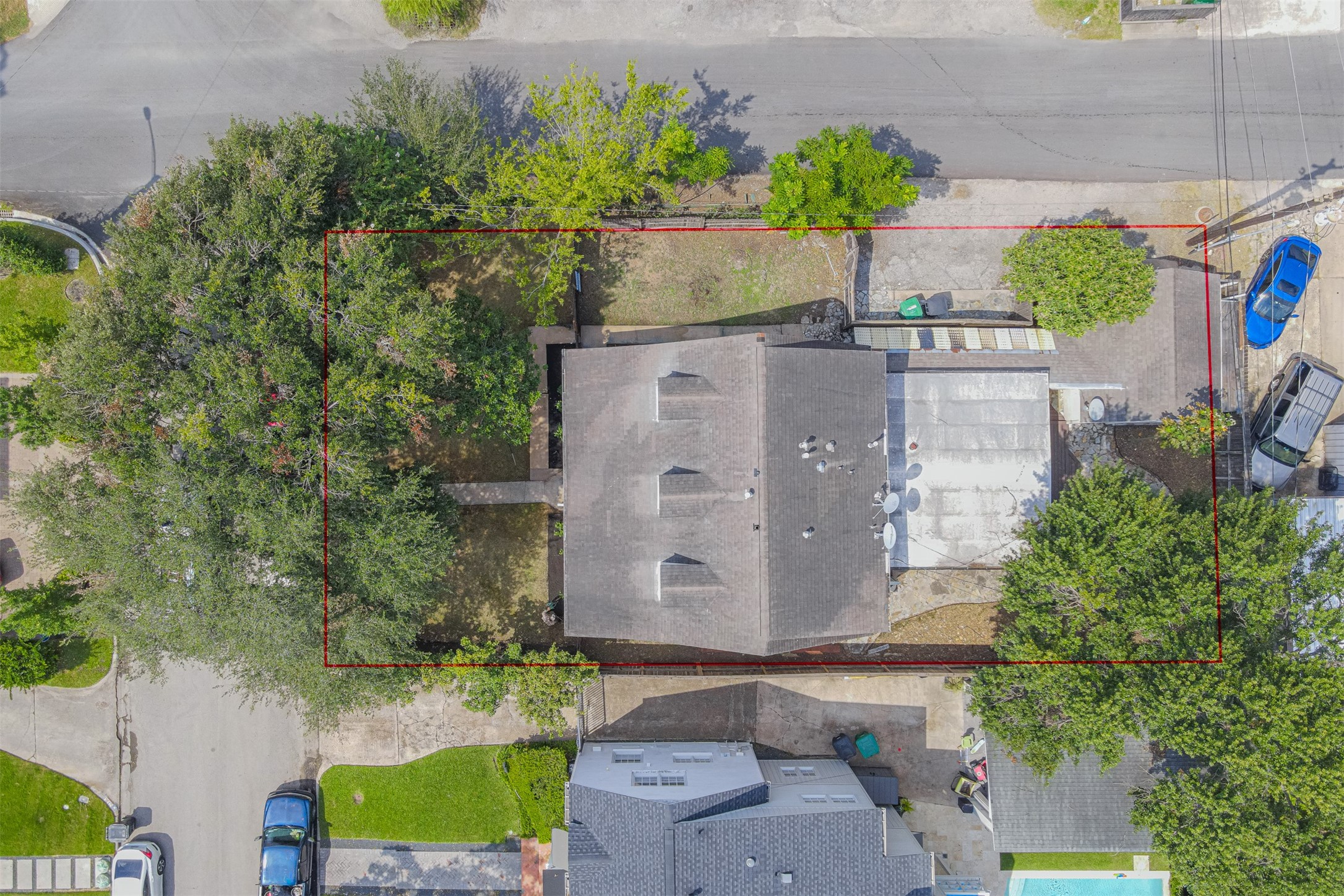 2438 Albans Road Houston, TX 77005 - Photo 31 of 34 an aerial view of a house with a yard