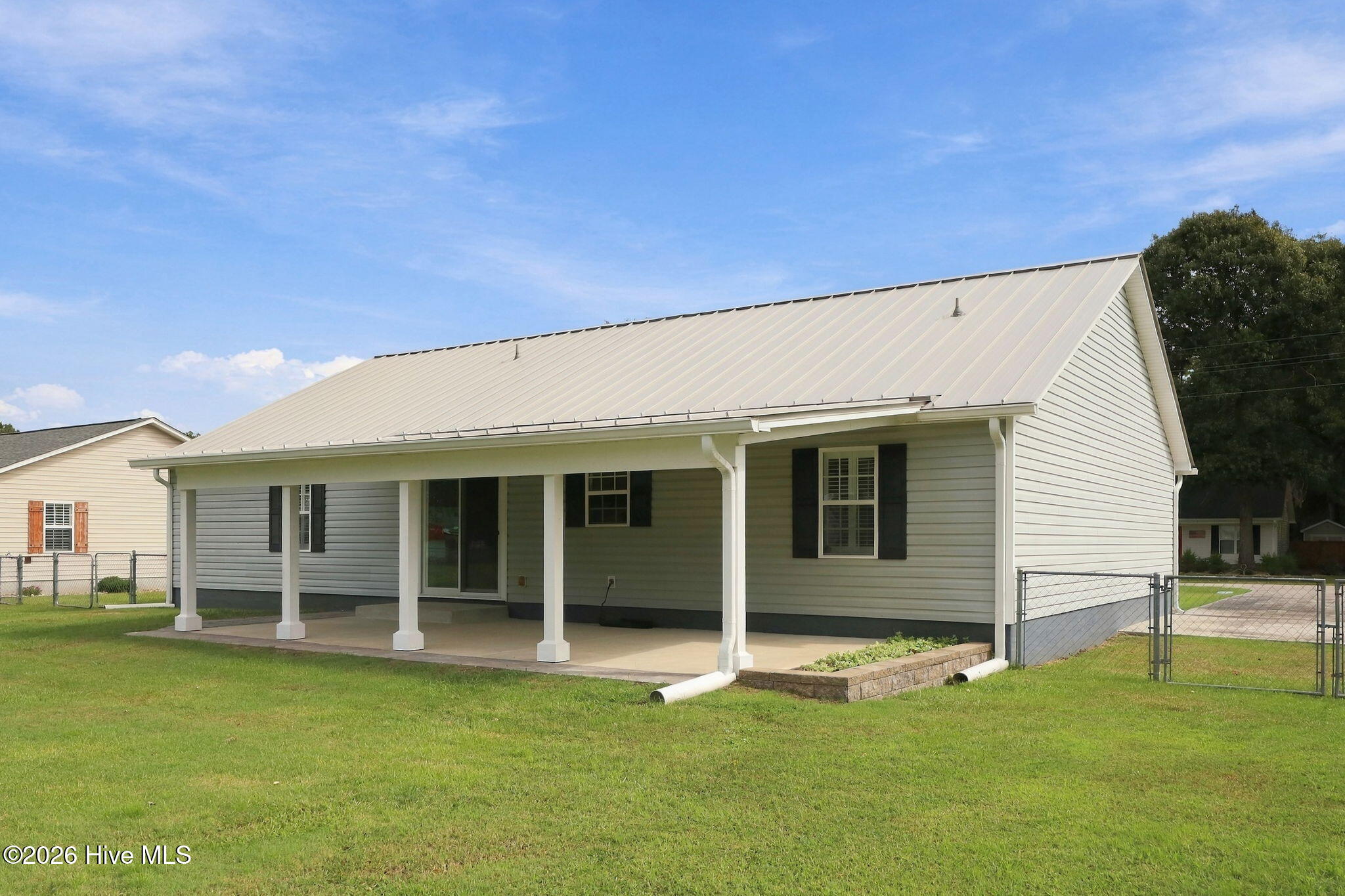 107 Fodder Drive Hubert, NC 28539 - Photo 6 of 61 06_Rear_Patio_Angle