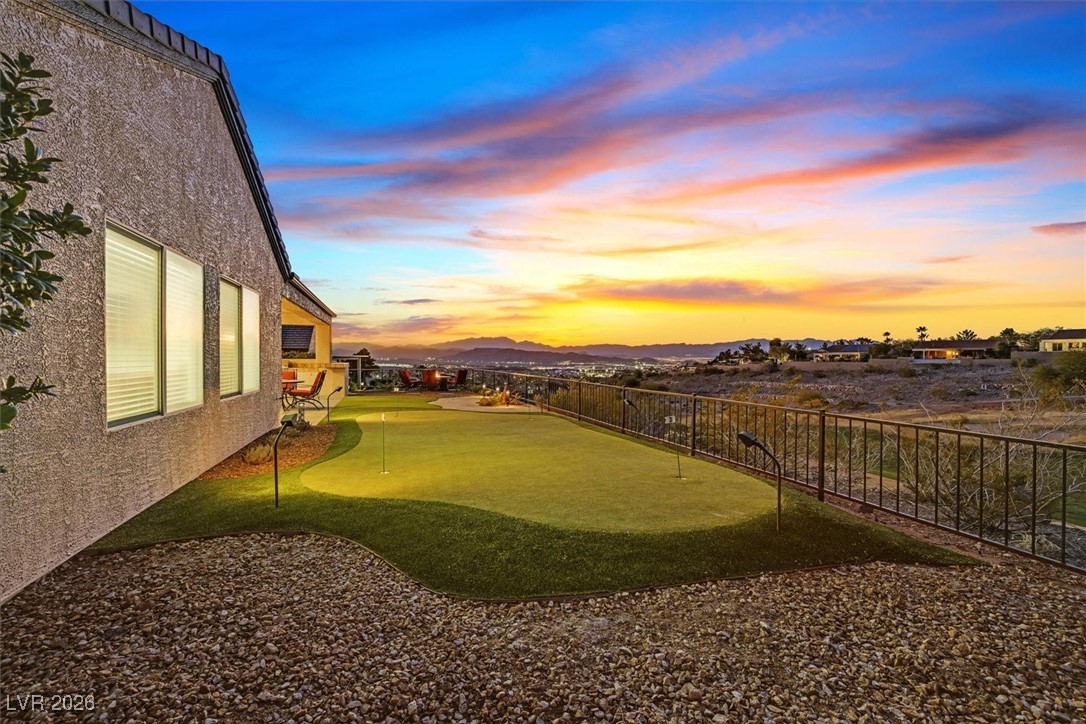 2446 Hardin Ridge Drive Henderson, NV 89052 - Photo 57 of 88 Putting Green
