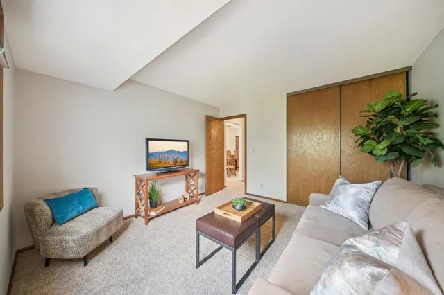 $173,900 | 369 Belvidere Street East, Unit 369B, St. Paul, MN 55107