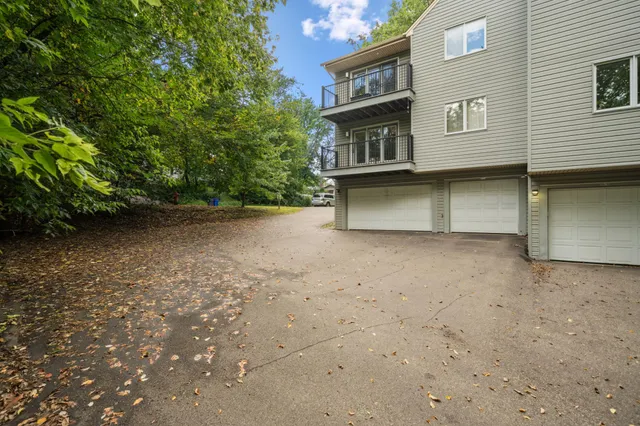 $173,900 | 369 Belvidere Street East, Unit 369B, St. Paul, MN 55107