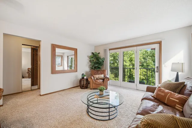 $173,900 | 369 Belvidere Street East, Unit 369B, St. Paul, MN 55107