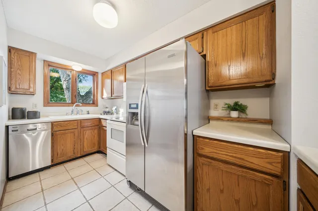 $173,900 | 369 Belvidere Street East, Unit 369B, St. Paul, MN 55107