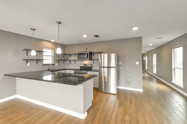 $1,625 | 1210 Airline North, Rosharon, TX 77583