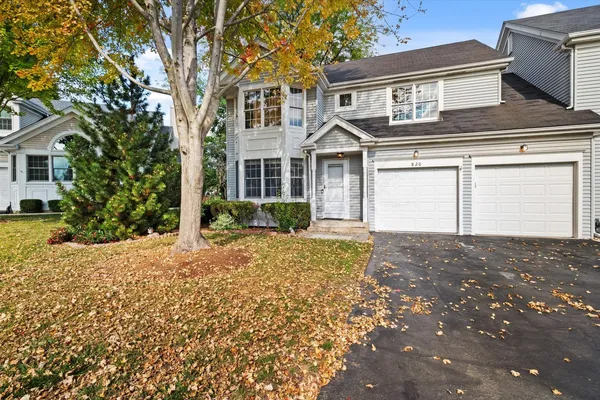 $349,500 | 820 Derby Crse Street, St. Charles, IL 60174