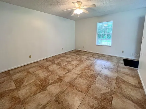 $1,300 | 5601 Ave H, Unit 2, McIntosh, FL 32664