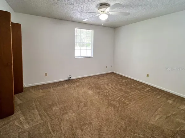 $1,300 | 5601 Ave H, Unit 2, McIntosh, FL 32664