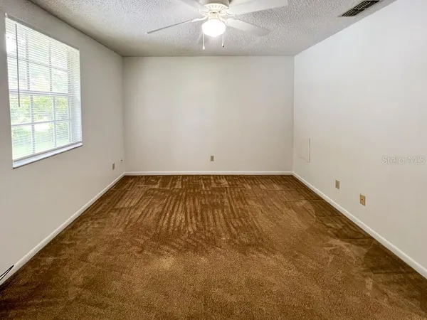 $1,300 | 5601 Ave H, Unit 2, McIntosh, FL 32664