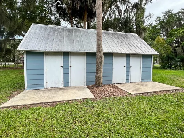 $1,300 | 5601 Ave H, Unit 2, McIntosh, FL 32664