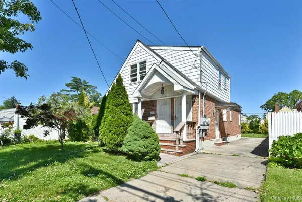 $1,098,000 | 88-05 Winchester Boulevard | Bellerose