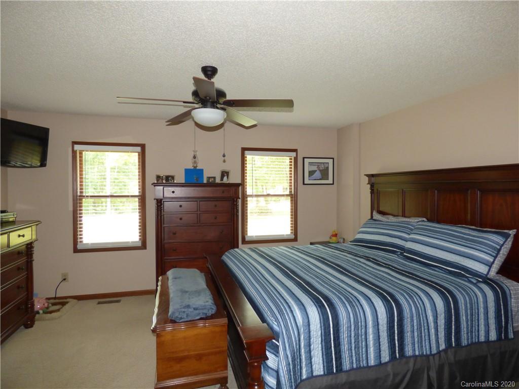 902 Pine Forest Road Charlotte, NC 28214 - Photo 9 of 21 Gallery Image 9