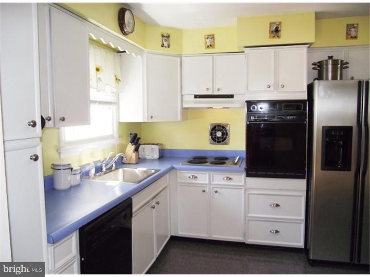 536 Durham Road Langhorne, PA 19047 - Photo 9 of 24 Kitchen