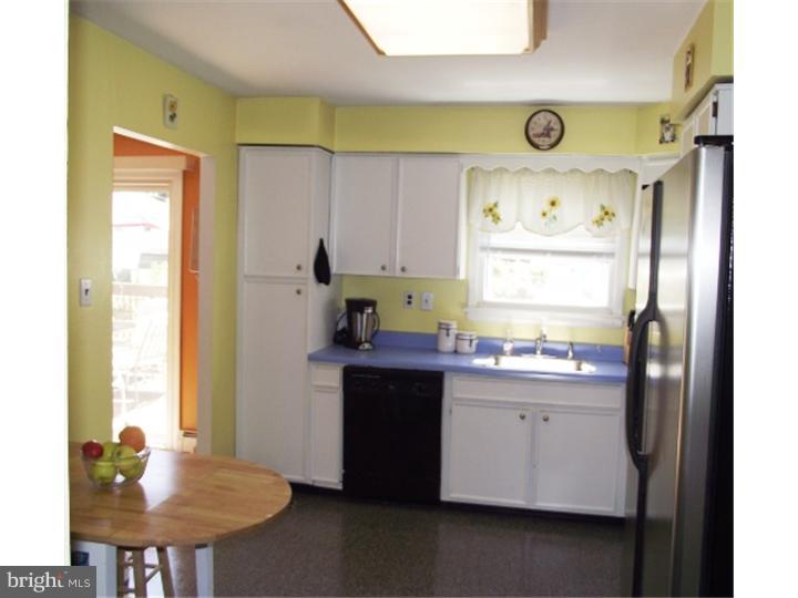 536 Durham Road Langhorne, PA 19047 - Photo 10 of 24 Kitchen