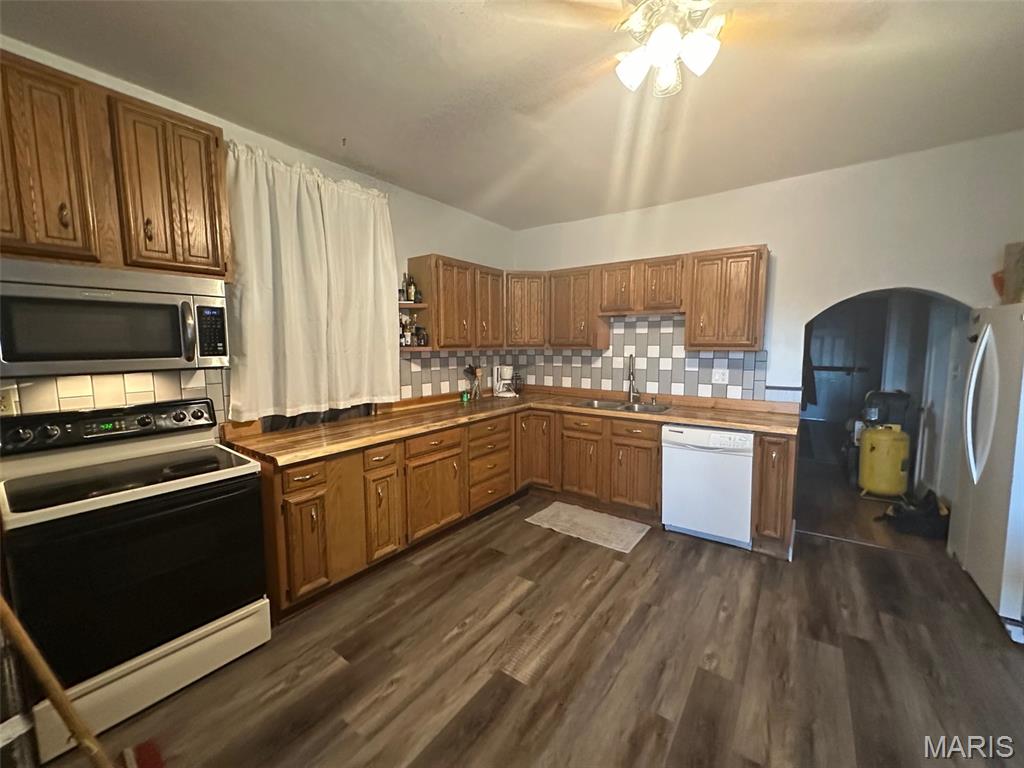 9405 Gentry Avenue St. Louis, MO 63125 - Photo 2 of 16