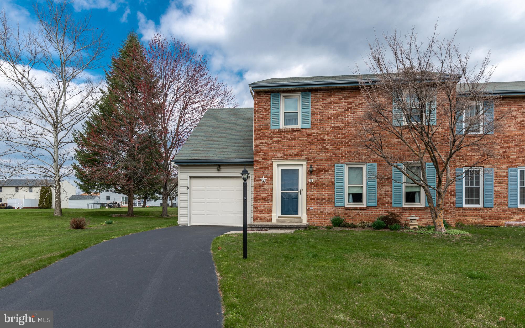 18 Lakeview Place Lititz, PA 17543 - Photo 1 of 25 Front