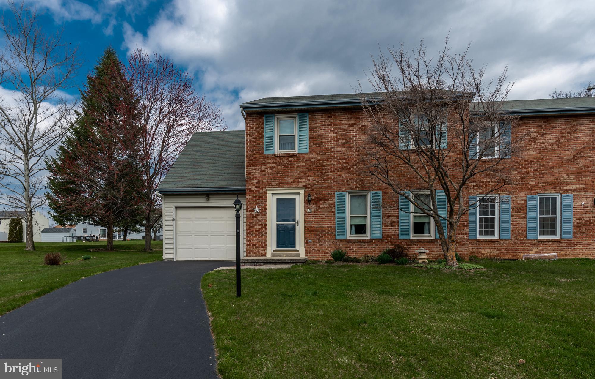 18 Lakeview Place Lititz, PA 17543 - Photo 2 of 25 V2