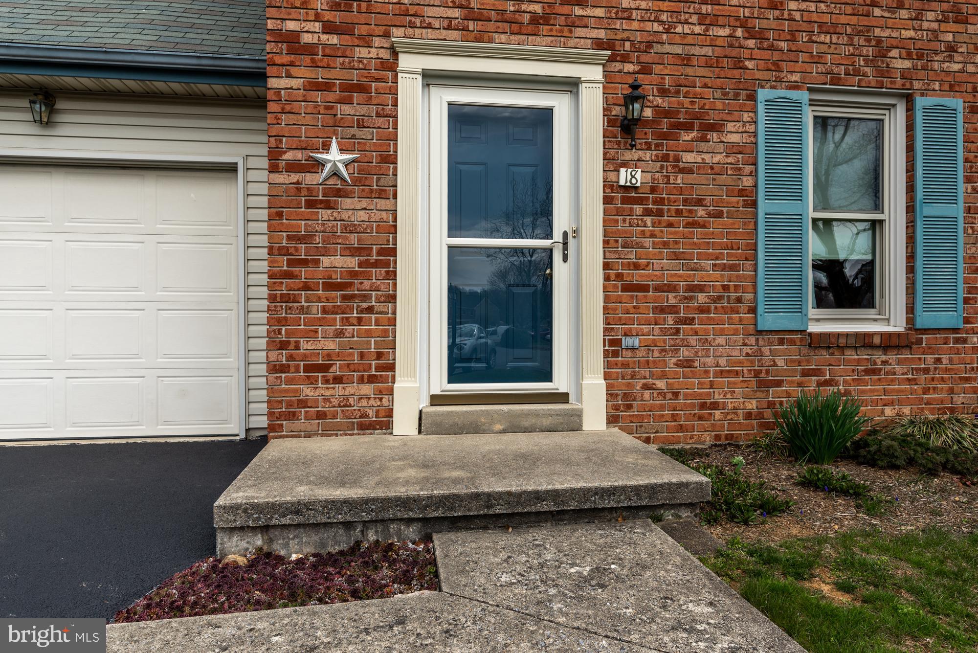 18 Lakeview Place Lititz, PA 17543 - Photo 3 of 25 V3