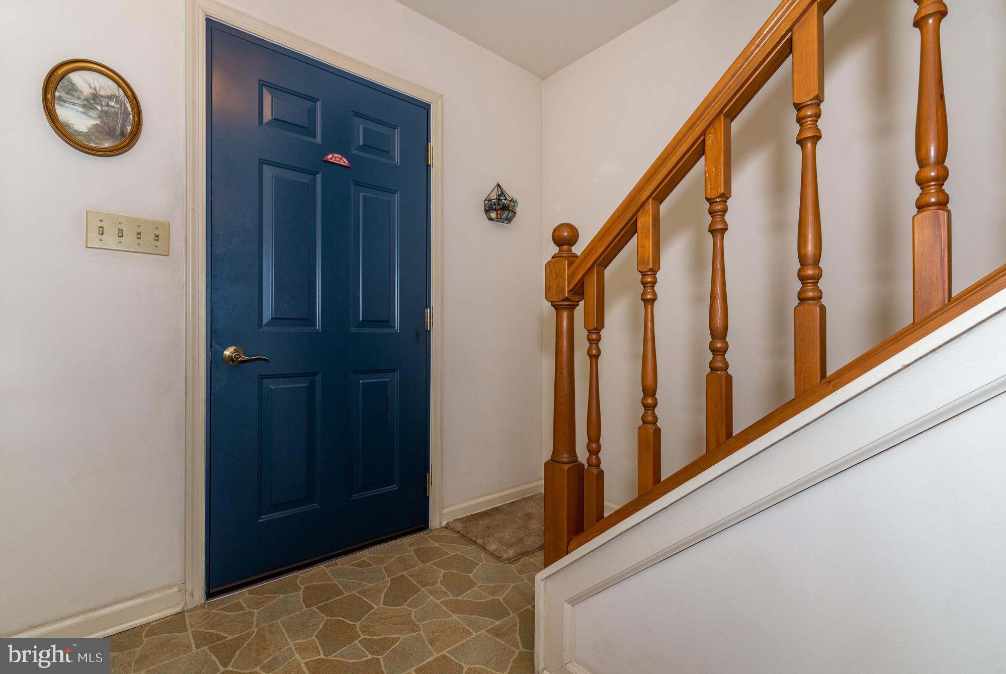 18 Lakeview Place Lititz, PA 17543 - Photo 4 of 25 Foyer