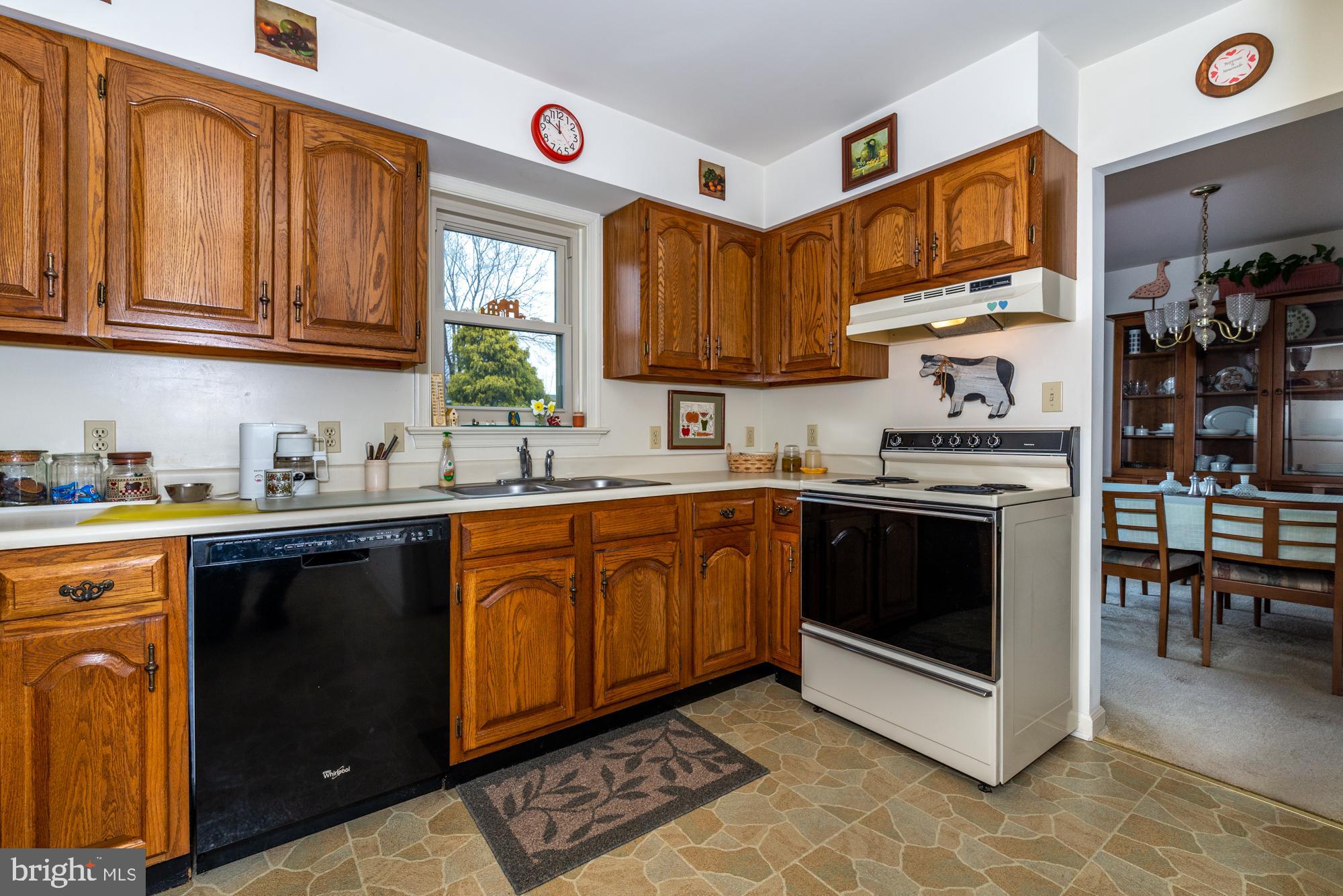 18 Lakeview Place Lititz, PA 17543 - Photo 9 of 25 Kitchen