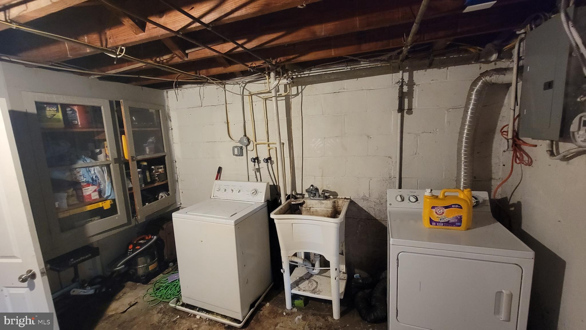 5105 Plymouth Road Baltimore, MD 21214 - Photo 14 of 29 Functional laundry space with utility features.