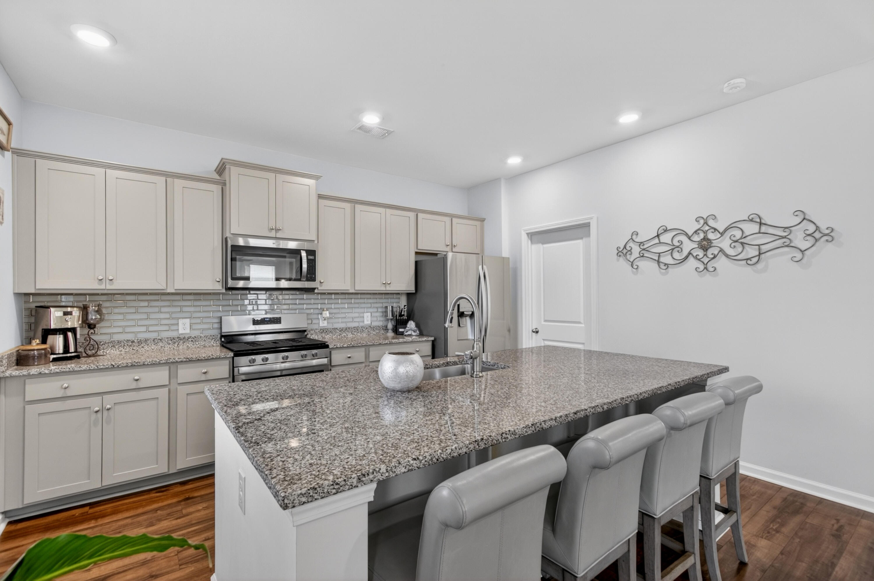 437 Ribbon Road Summerville, SC 29483 - Photo 11 of 41