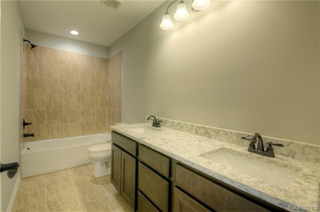 2402 Walnut View Drive Howell, MI 48855 - Photo 34 of 40 Gallery Image 34