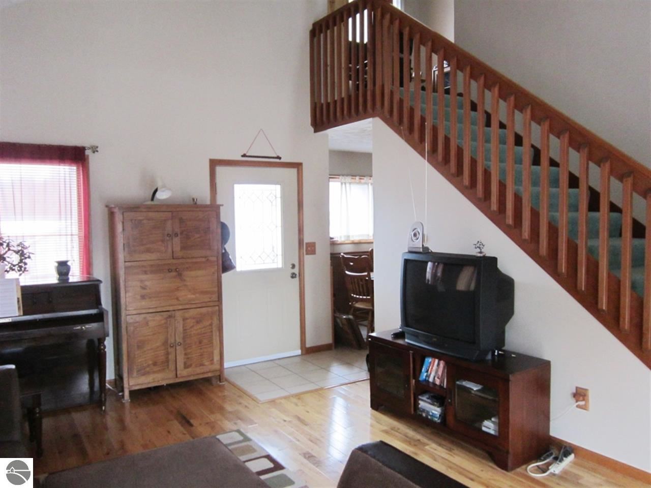 4210 Summerhill Road Traverse City, MI 49684 - Photo 12 of 20 1782045-11.JPG