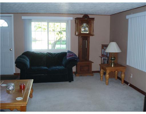 871 Freeport Road Freeport, PA 16229 - Photo 7 of 13 Living Room.
