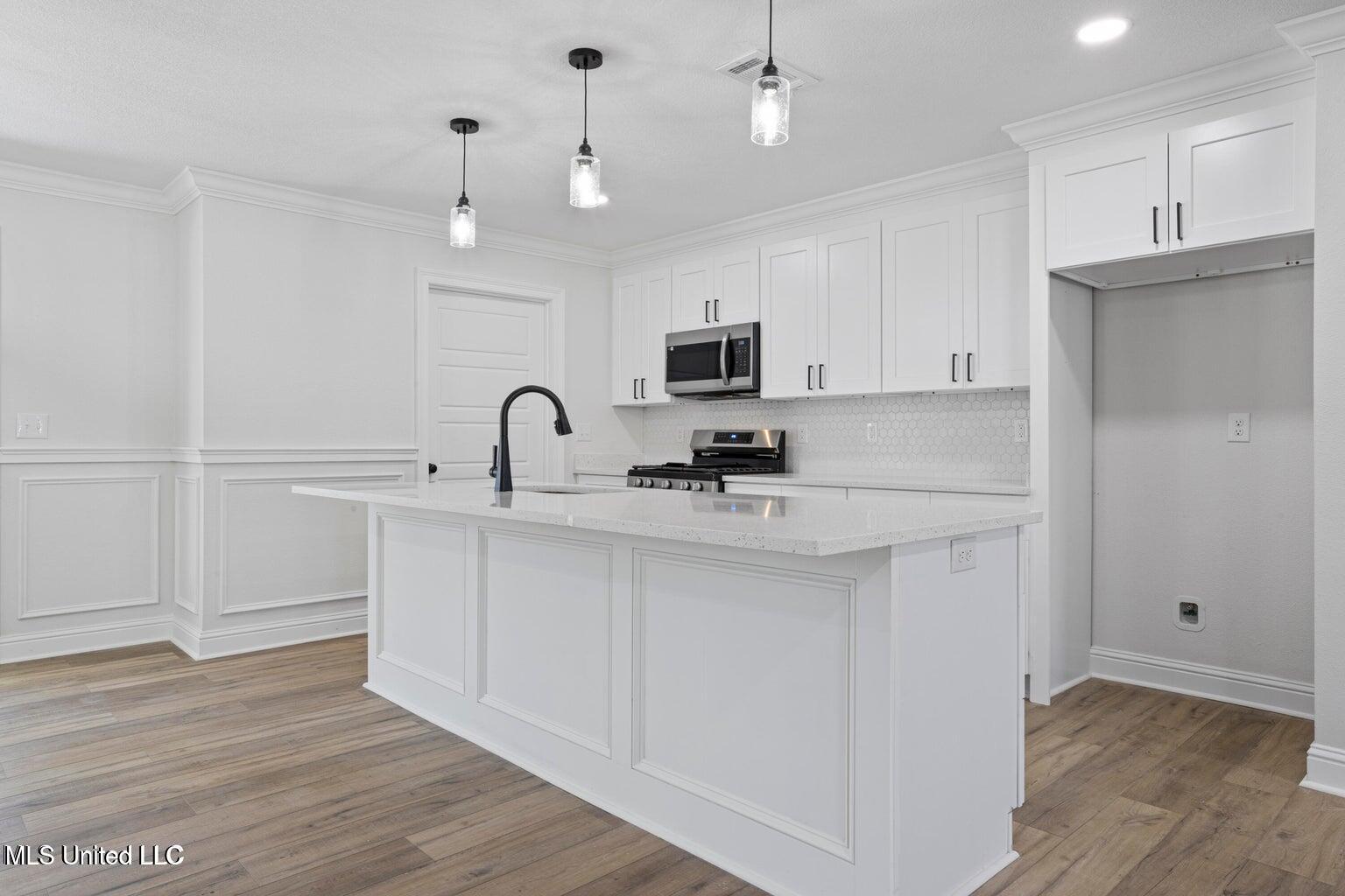 16341 Orange Grove Road Gulfport, MS 39503 - Photo 11 of 38 20250321175920426204000000-o