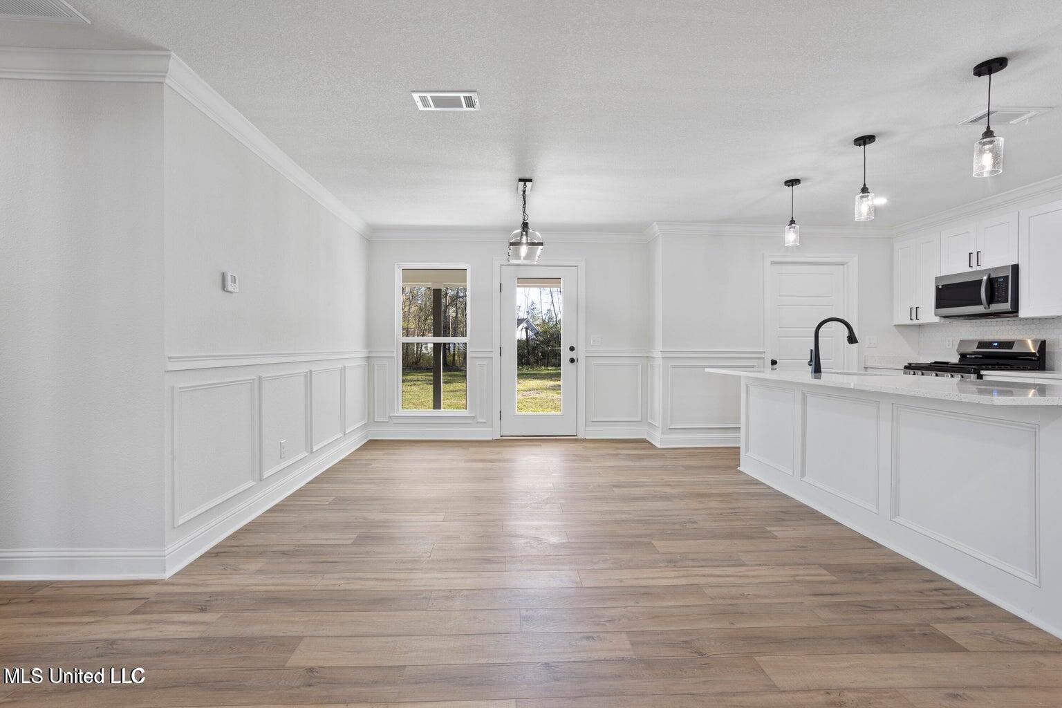 16341 Orange Grove Road Gulfport, MS 39503 - Photo 16 of 38 20250321175931589154000000-o