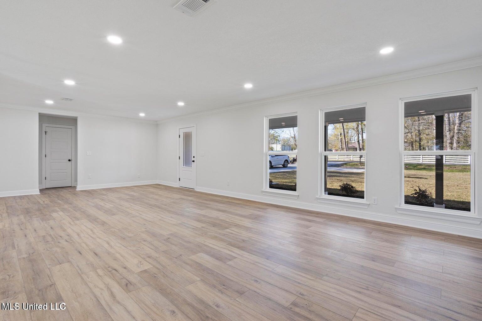 16341 Orange Grove Road Gulfport, MS 39503 - Photo 8 of 38 20250321175912825988000000-o