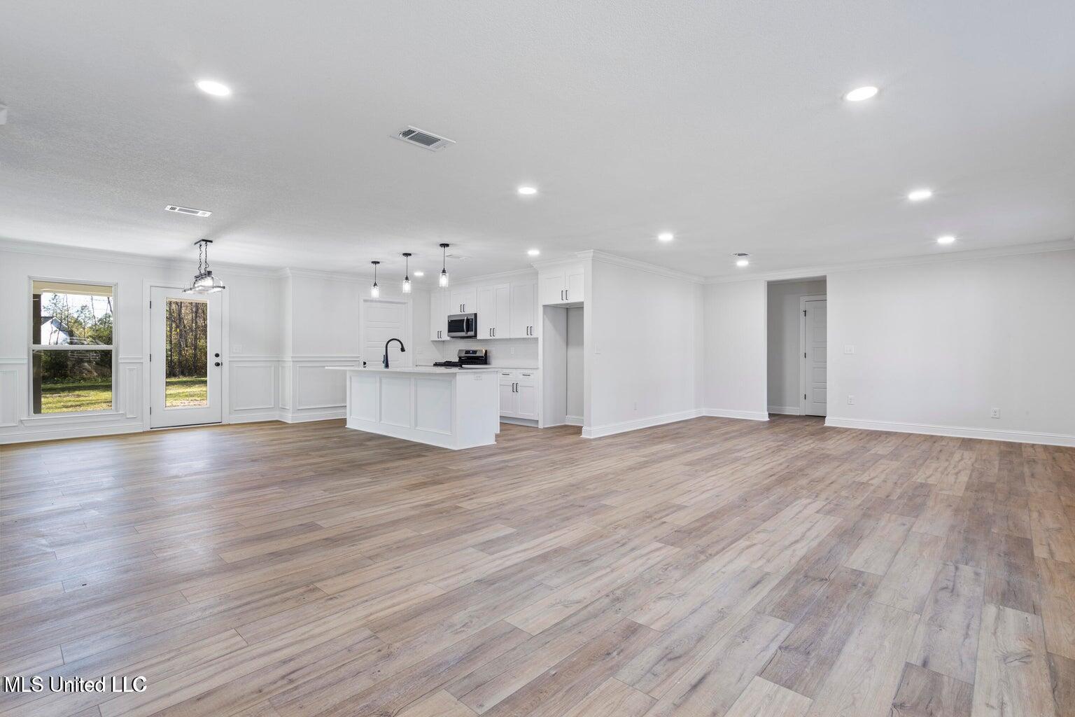 16341 Orange Grove Road Gulfport, MS 39503 - Photo 9 of 38 20250321175915451931000000-o