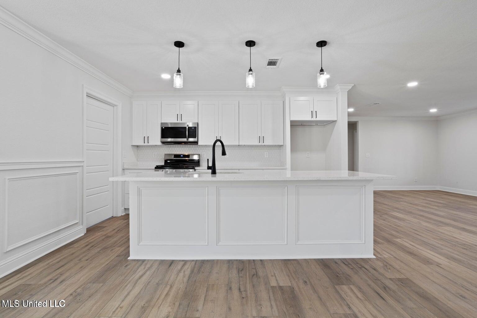 16341 Orange Grove Road Gulfport, MS 39503 - Photo 10 of 38 20250321175917976887000000-o