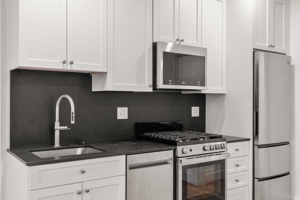 389 Commonwealth Avenue, Unit B Boston, MA 02115 - Photo 4 of 14