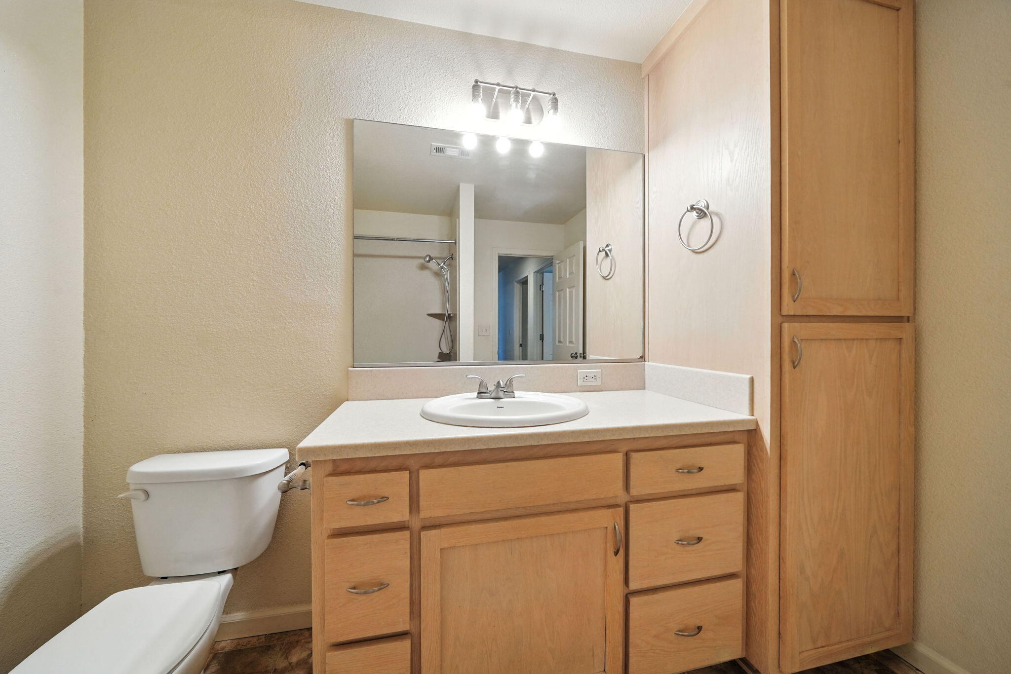 810 Ashmount Avenue Red Bluff, CA 96080 - Photo 15 of 21 a bathroom with a toilet sink and mirror