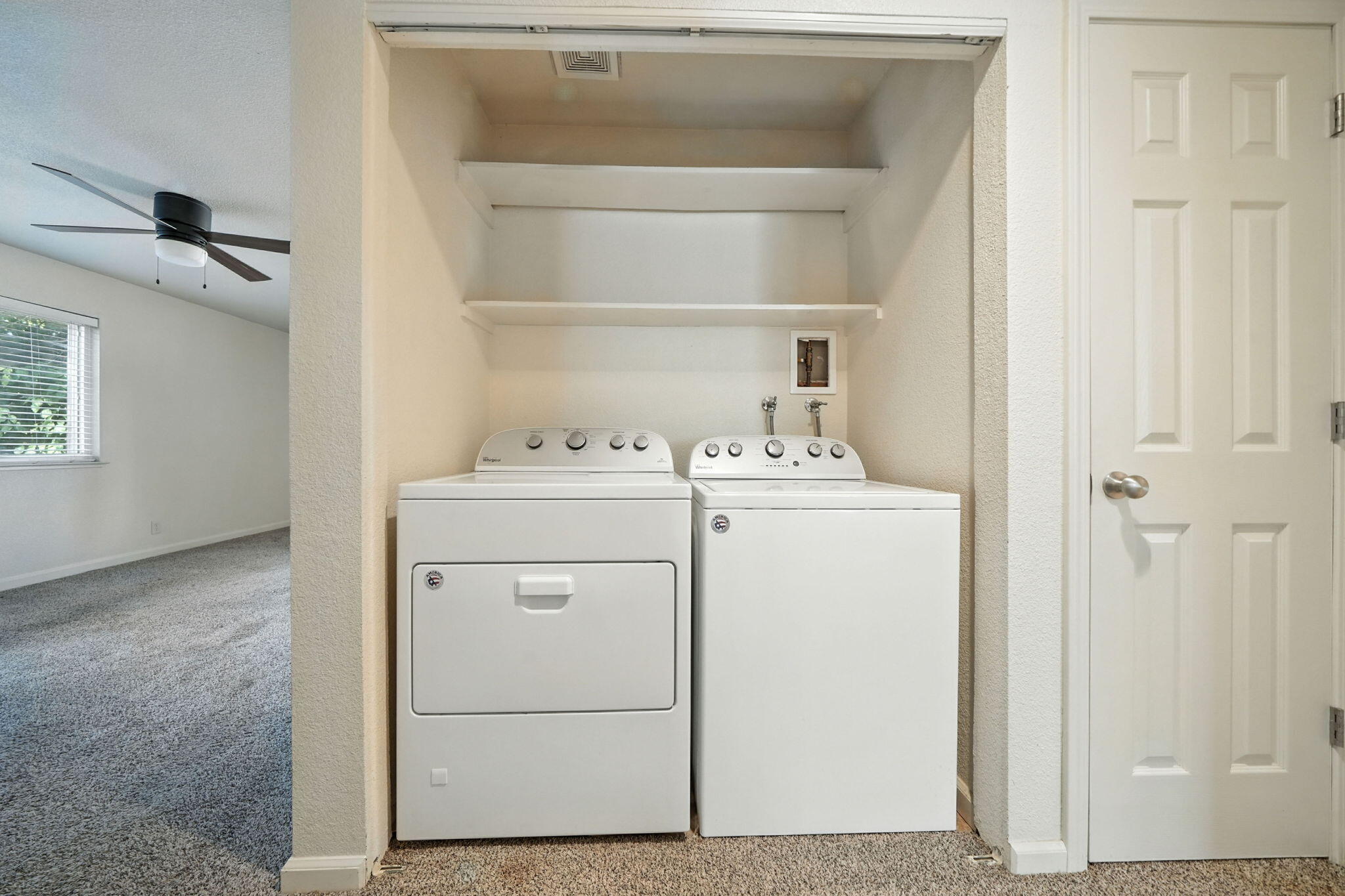 810 Ashmount Avenue Red Bluff, CA 96080 - Photo 20 of 21 a utility room with dryer and washer