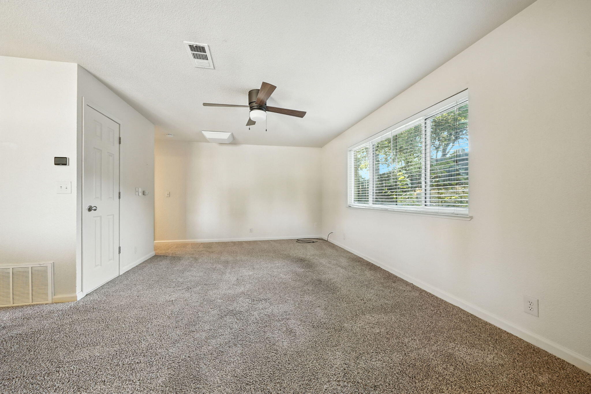 810 Ashmount Avenue Red Bluff, CA 96080 - Photo 7 of 21 a view of an empty room with a window