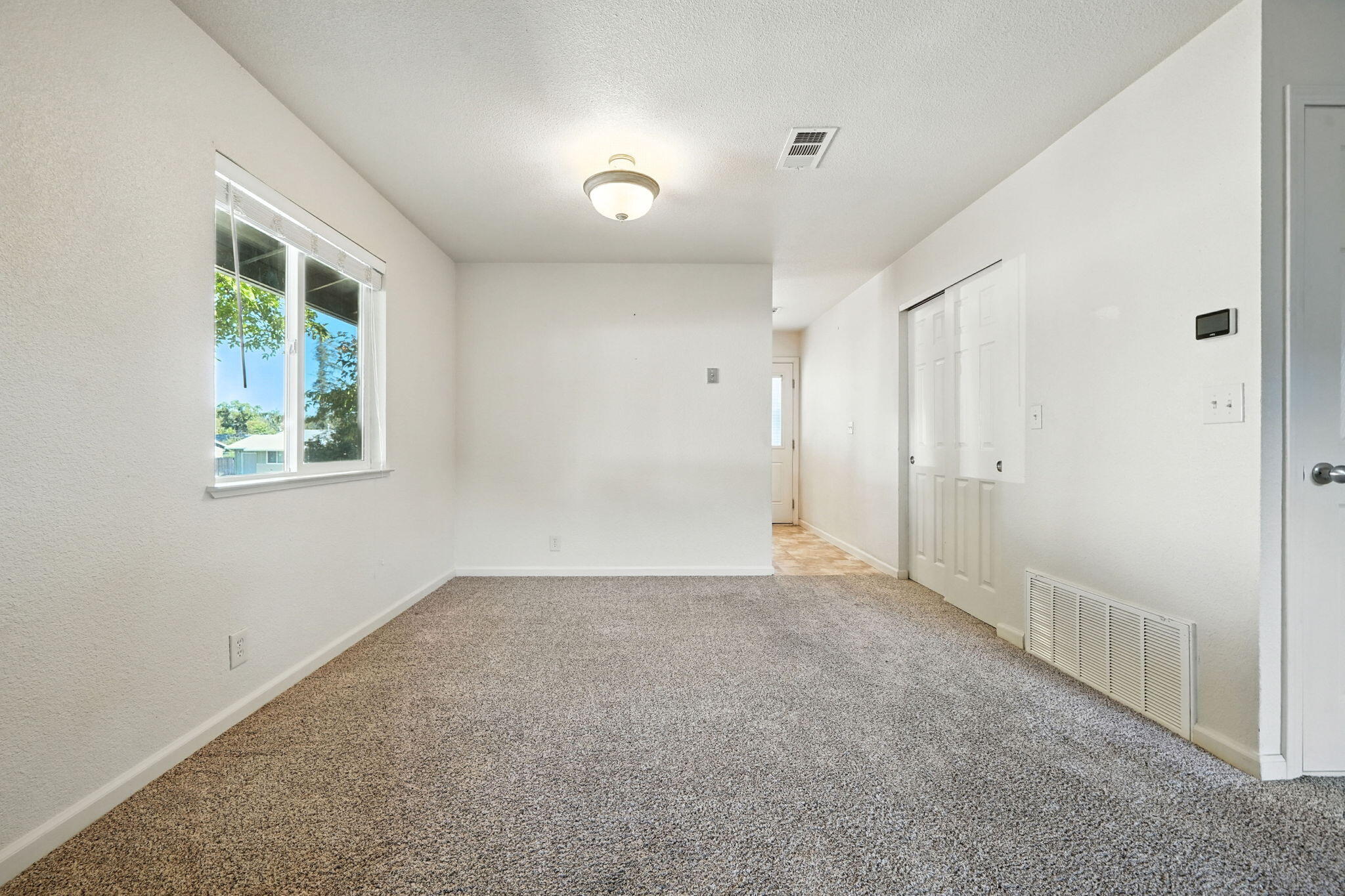 810 Ashmount Avenue Red Bluff, CA 96080 - Photo 10 of 21 an empty room with windows